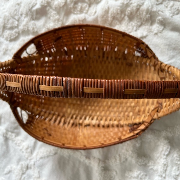 Unique vintage wicker basket - Picture 7 of 9